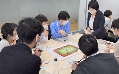 会社版人生ゲーム！？新人研修で「組織活性化ボードゲーム」を実施しました